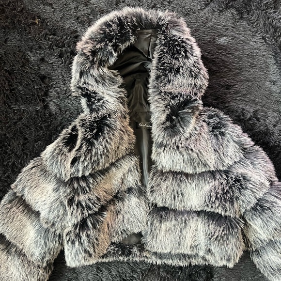 Gray faux fur cropped jacket - Picture 3 of 5